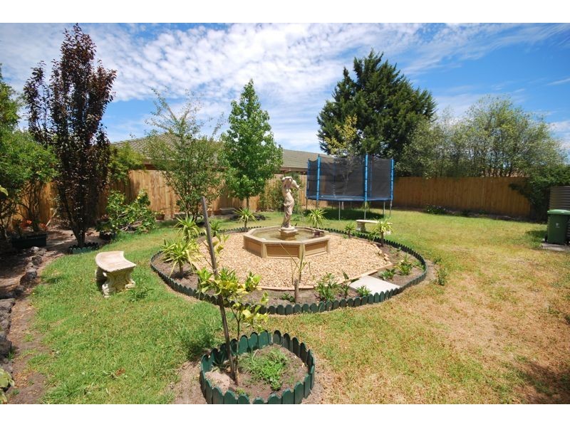 82 Lawless Drive, Cranbourne North VIC 3977