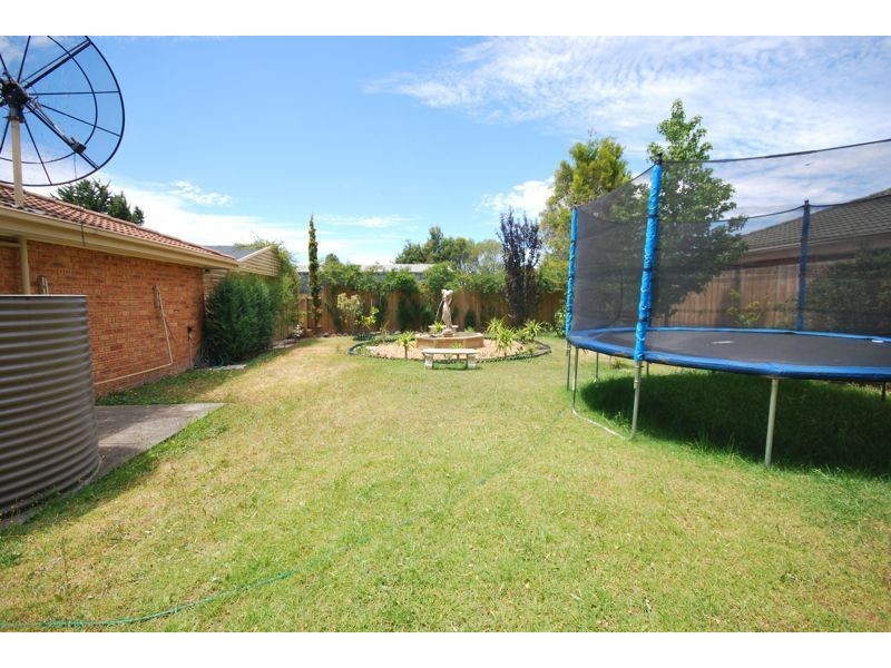 82 Lawless Drive, Cranbourne North VIC 3977