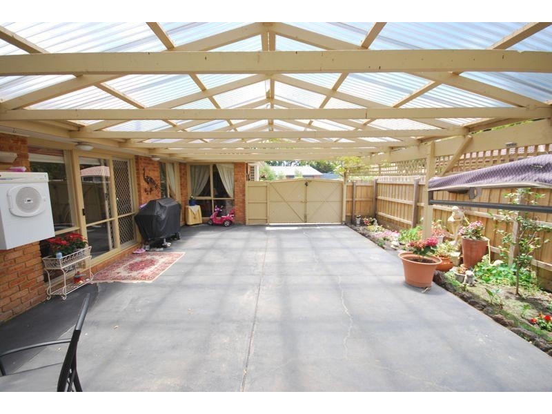 82 Lawless Drive, Cranbourne North VIC 3977