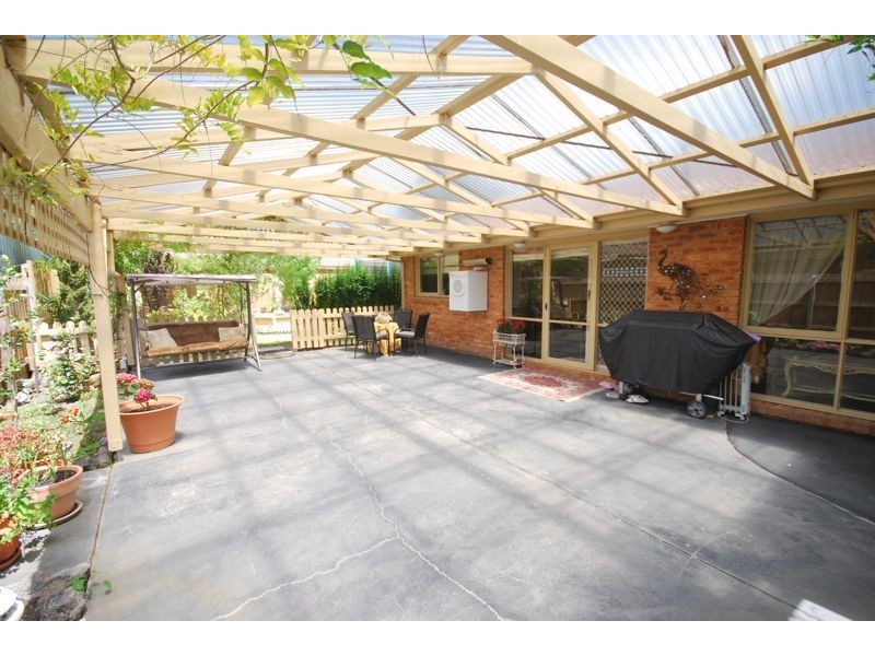 82 Lawless Drive, Cranbourne North VIC 3977