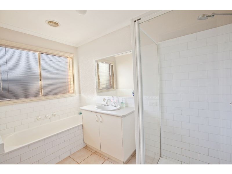 4 Hatten Place, Berwick VIC 3806