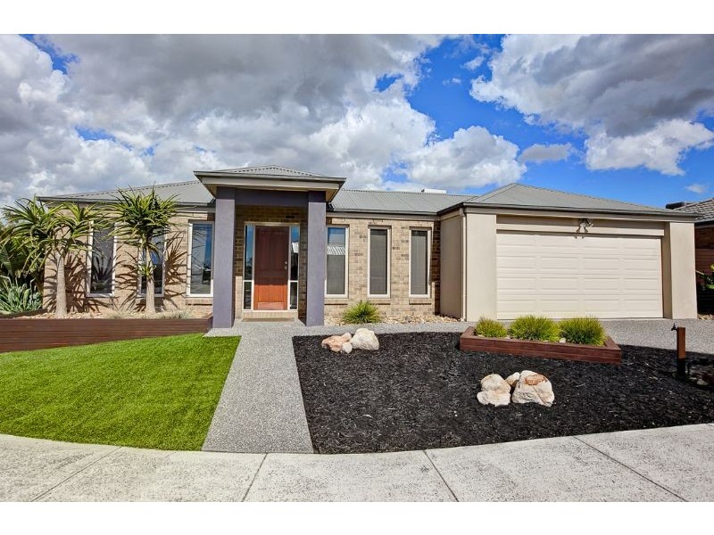 2 Nile Crescent, Cranbourne VIC 3977