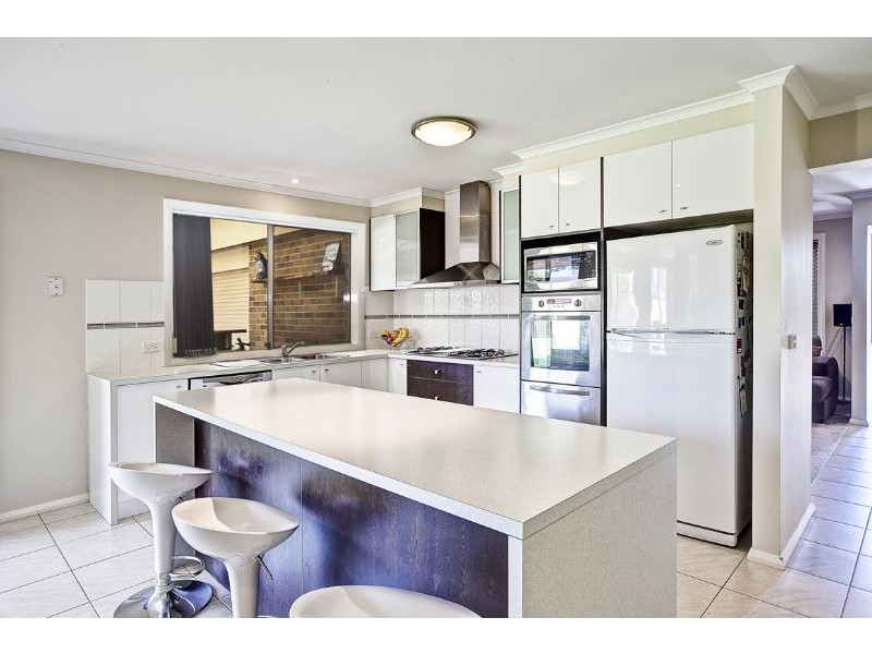 2 Nile Crescent, Cranbourne VIC 3977