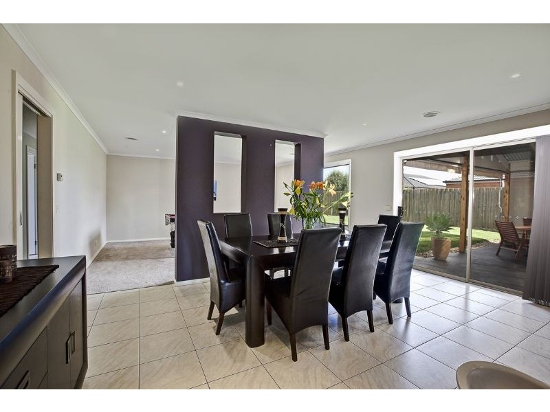 2 Nile Crescent, Cranbourne VIC 3977