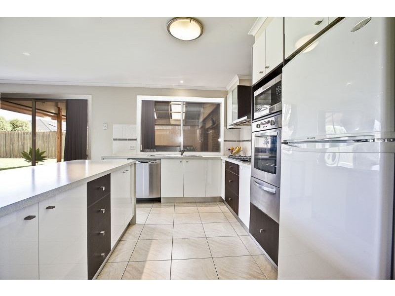 2 Nile Crescent, Cranbourne VIC 3977