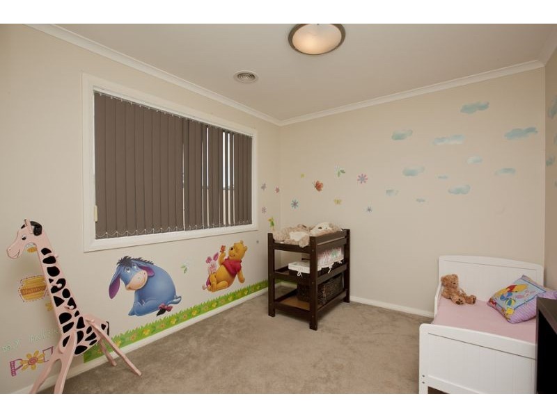 2 Nile Crescent, Cranbourne VIC 3977