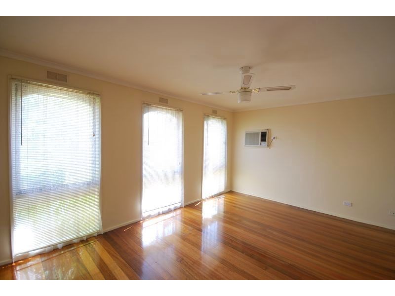 21 Isaac Smith Crescent, Cranbourne VIC 3977