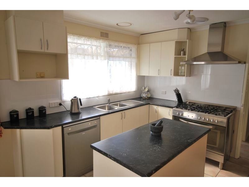 21 Isaac Smith Crescent, Cranbourne VIC 3977