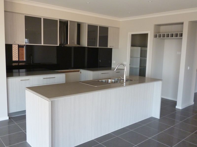 9 Scenic Drive, Clyde VIC 3978