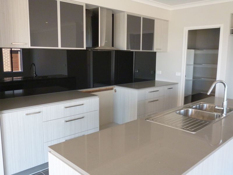 9 Scenic Drive, Clyde VIC 3978