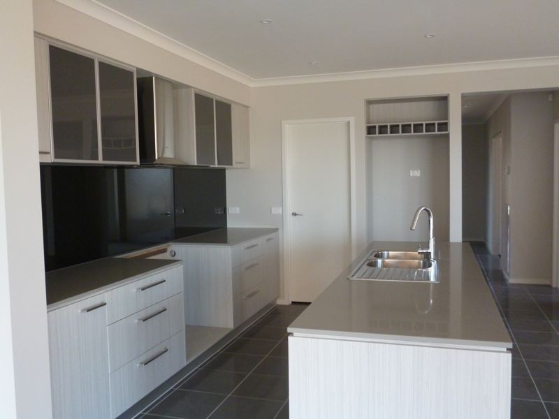 9 Scenic Drive, Clyde VIC 3978