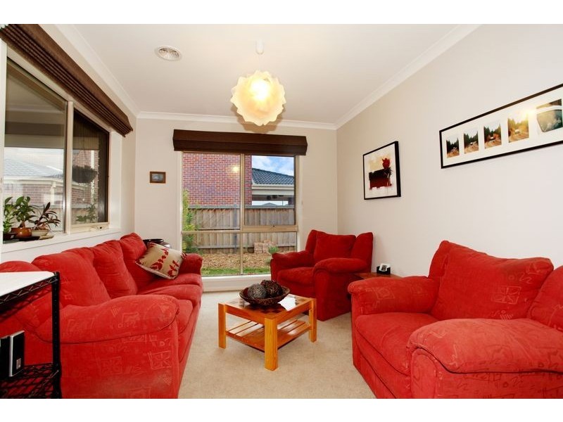 4 Yellowgum Avenue, Lyndhurst VIC 3975