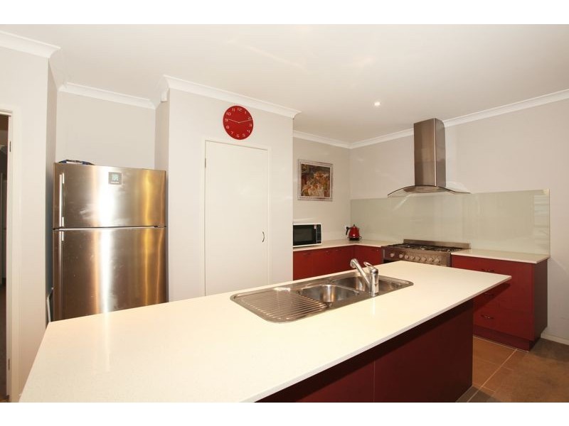 4 Yellowgum Avenue, Lyndhurst VIC 3975