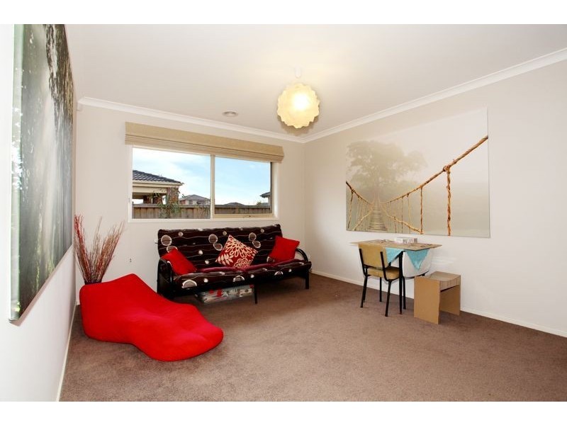 4 Yellowgum Avenue, Lyndhurst VIC 3975