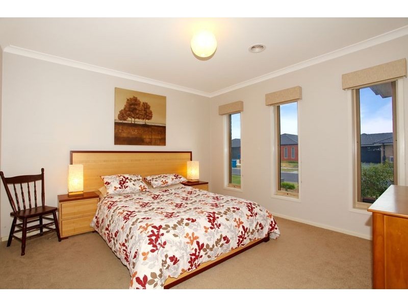 4 Yellowgum Avenue, Lyndhurst VIC 3975