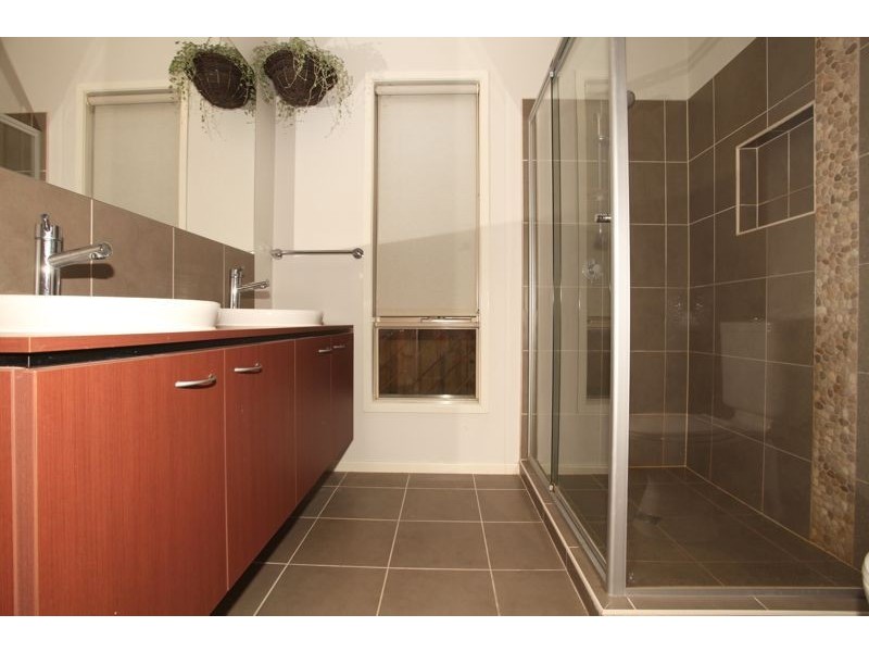 4 Yellowgum Avenue, Lyndhurst VIC 3975