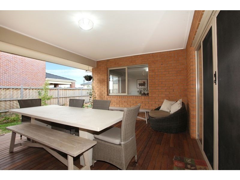 4 Yellowgum Avenue, Lyndhurst VIC 3975