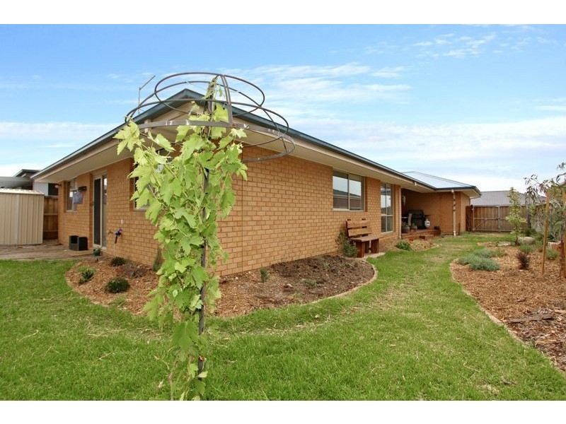 4 Yellowgum Avenue, Lyndhurst VIC 3975