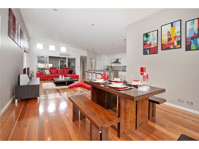 7 Aston Glade, Cranbourne East VIC 3977