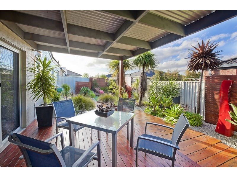 7 Aston Glade, Cranbourne East VIC 3977