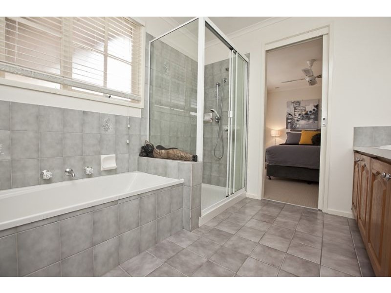 5 Van Court, Narre Warren VIC 3805