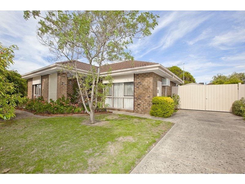 36 Lansell Drive, Cranbourne North VIC 3977