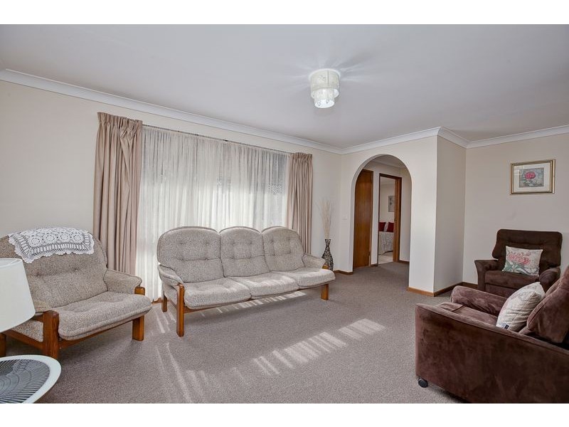 36 Lansell Drive, Cranbourne North VIC 3977