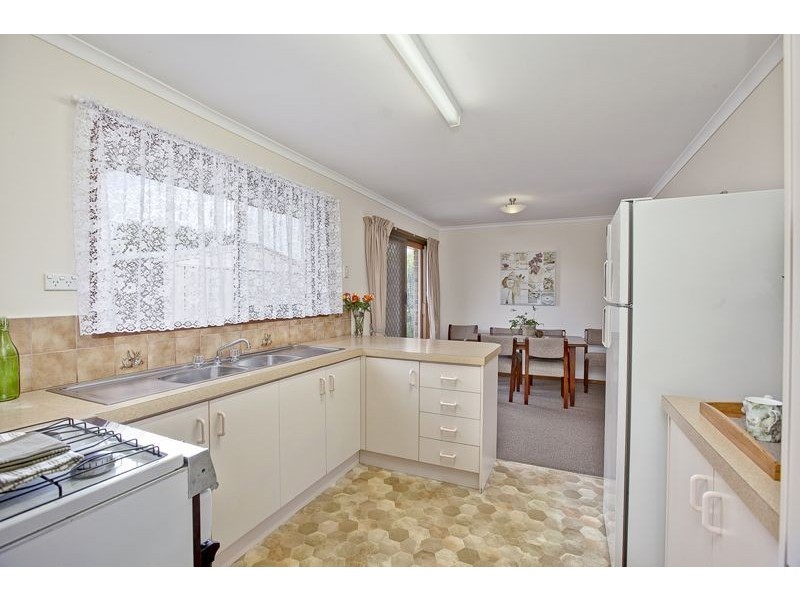 36 Lansell Drive, Cranbourne North VIC 3977