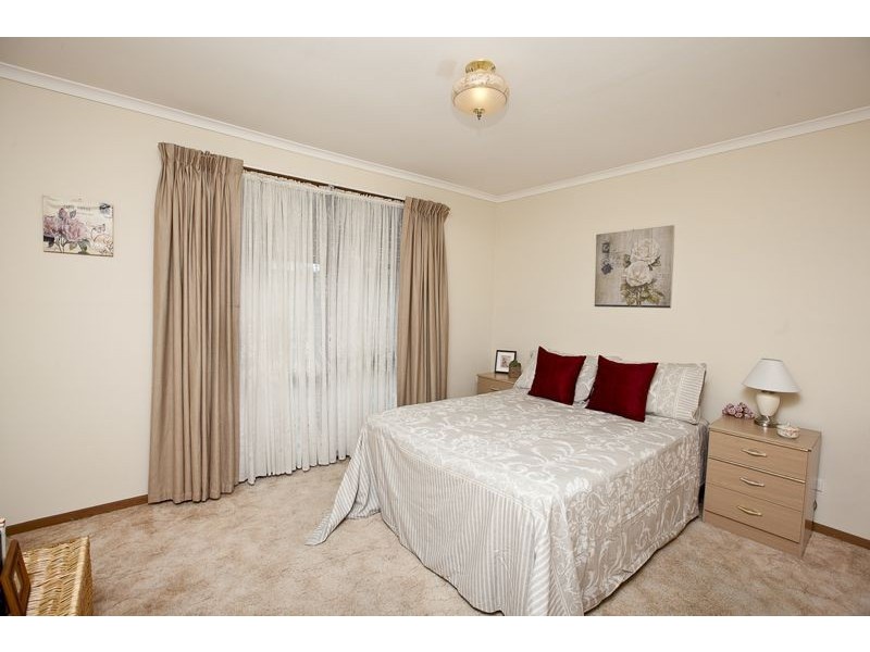 36 Lansell Drive, Cranbourne North VIC 3977