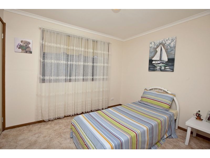 36 Lansell Drive, Cranbourne North VIC 3977