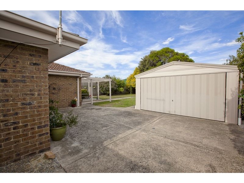 36 Lansell Drive, Cranbourne North VIC 3977