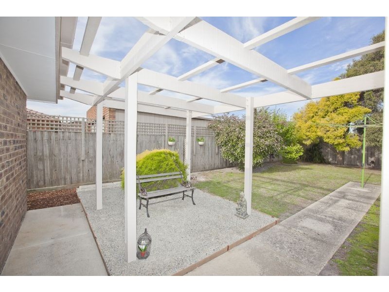 36 Lansell Drive, Cranbourne North VIC 3977