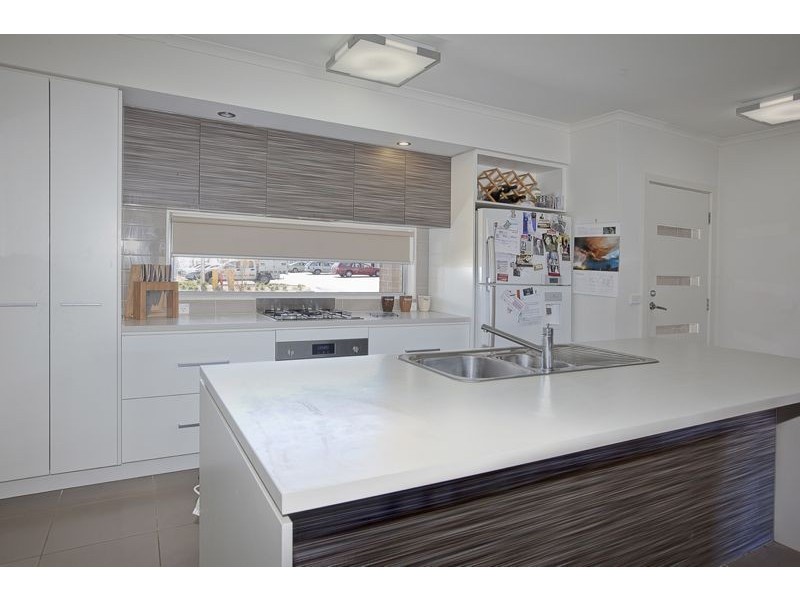 10 Karri Drive, Cranbourne VIC 3977