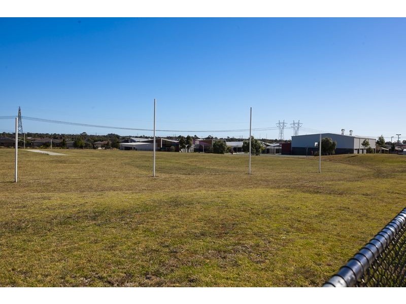 10 Karri Drive, Cranbourne VIC 3977