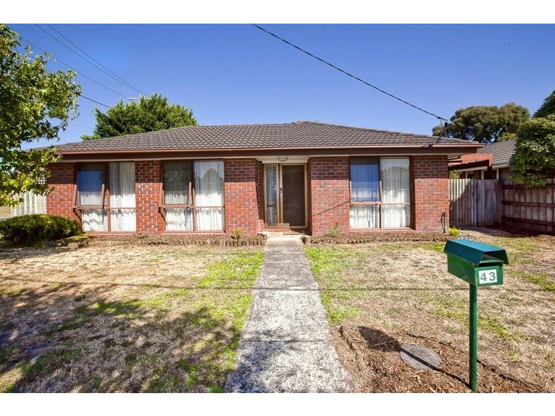 43 Navarre Drive, Cranbourne West VIC 3977