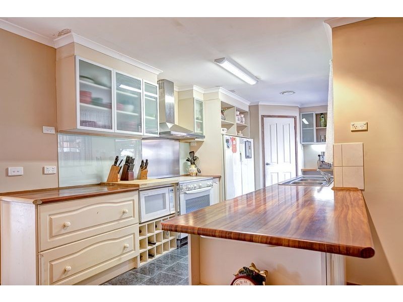 43 Navarre Drive, Cranbourne West VIC 3977