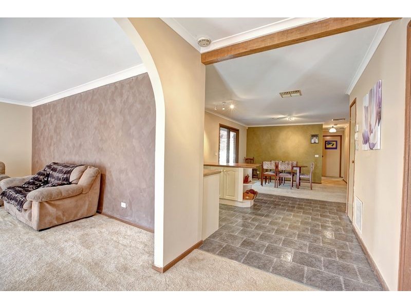 43 Navarre Drive, Cranbourne West VIC 3977