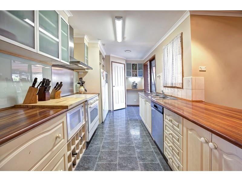 43 Navarre Drive, Cranbourne West VIC 3977