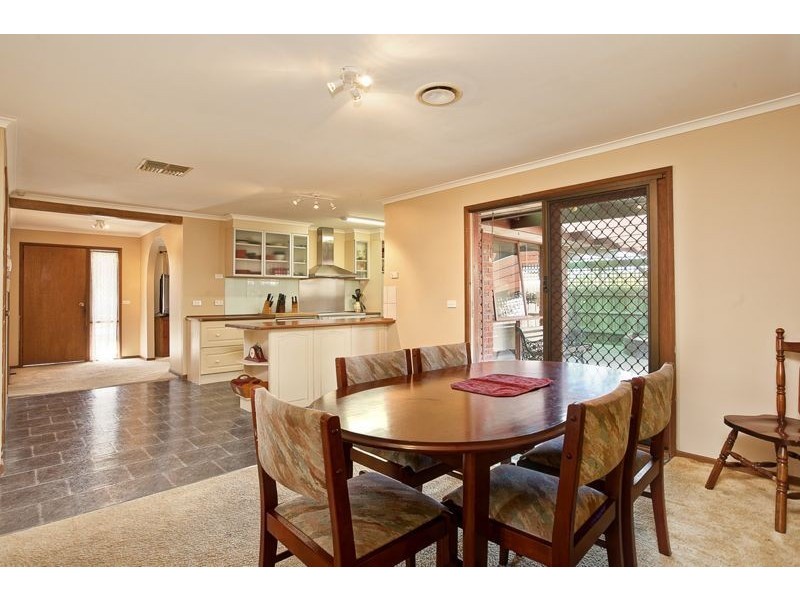 43 Navarre Drive, Cranbourne West VIC 3977