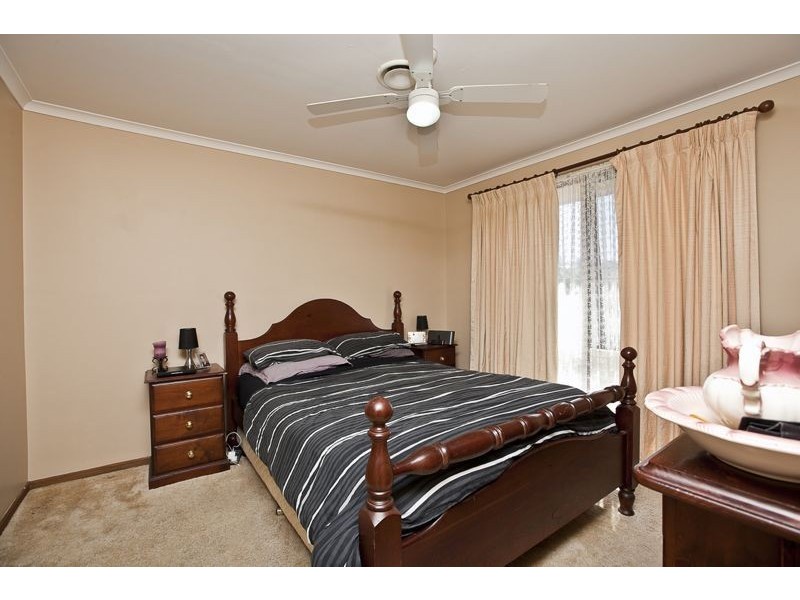 43 Navarre Drive, Cranbourne West VIC 3977