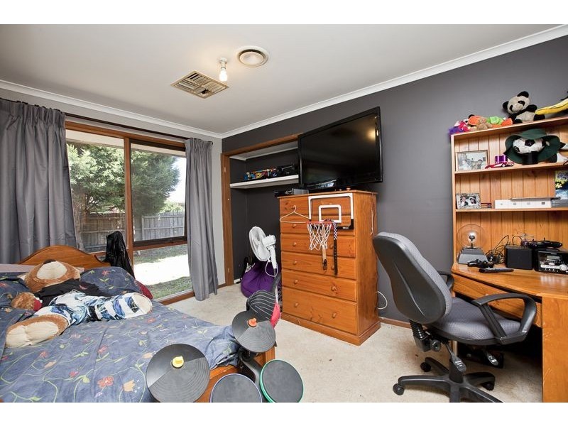 43 Navarre Drive, Cranbourne West VIC 3977