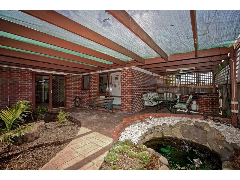 43 Navarre Drive, Cranbourne West VIC 3977