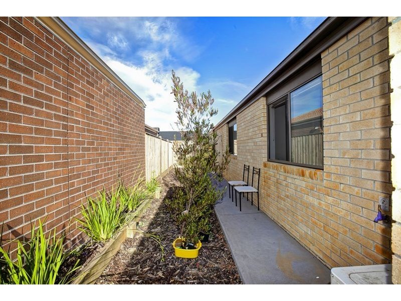 1 Pallyang Lane, Cranbourne East VIC 3977