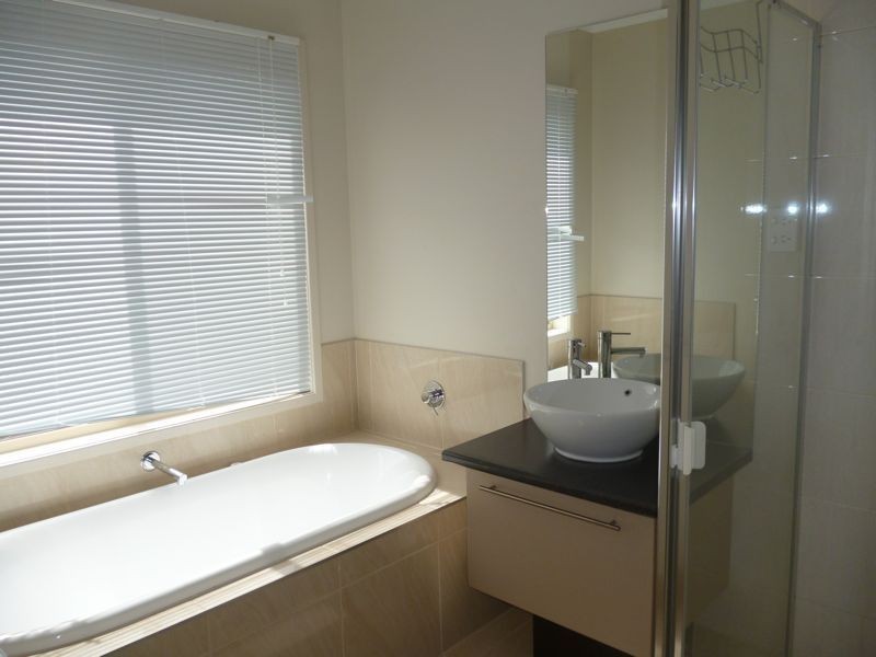 30 Kindred Avenue, Cranbourne North VIC 3977