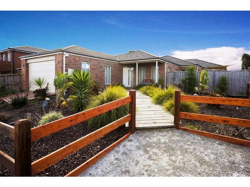 2 Ogle Way, Cranbourne North VIC 3977