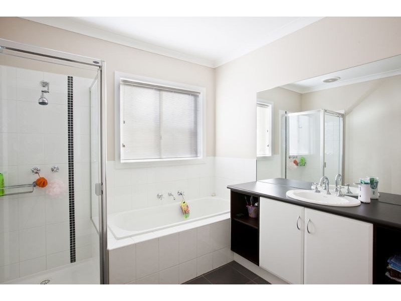 2 Ogle Way, Cranbourne North VIC 3977