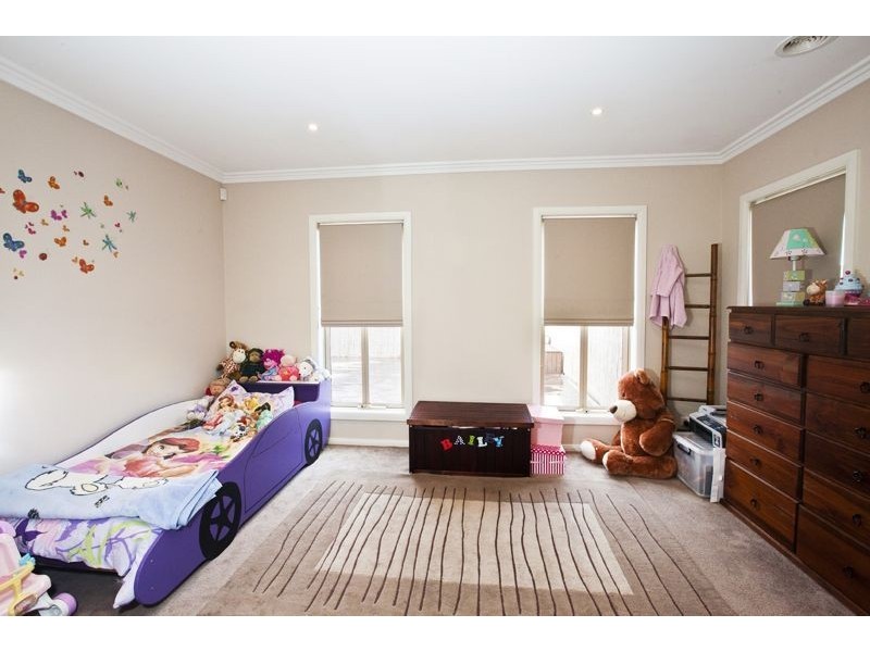 2 Ogle Way, Cranbourne North VIC 3977