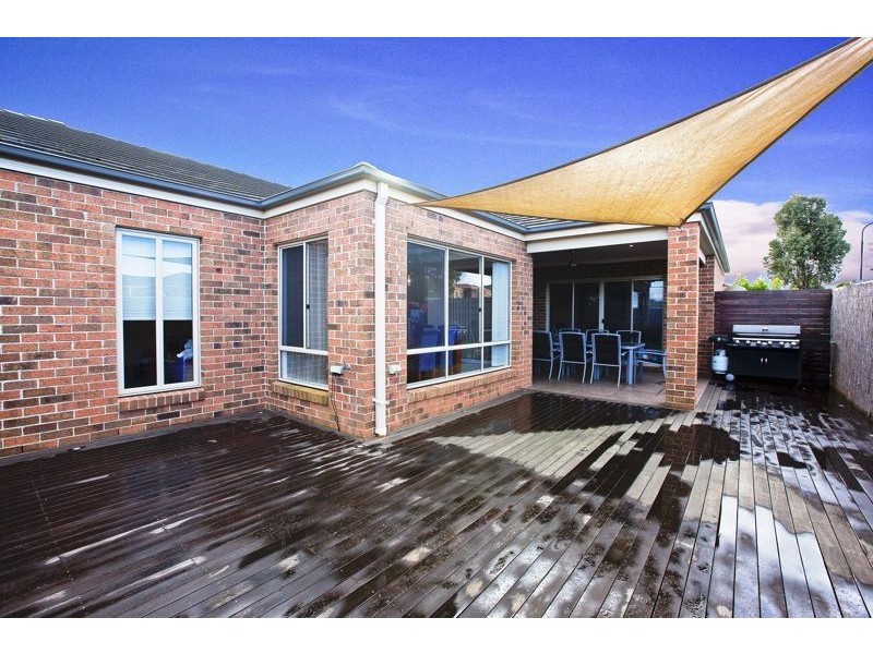 2 Ogle Way, Cranbourne North VIC 3977