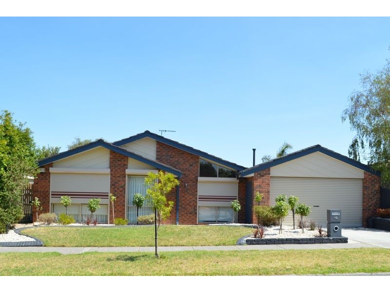 90 Courtenay Avenue, Cranbourne North VIC 3977