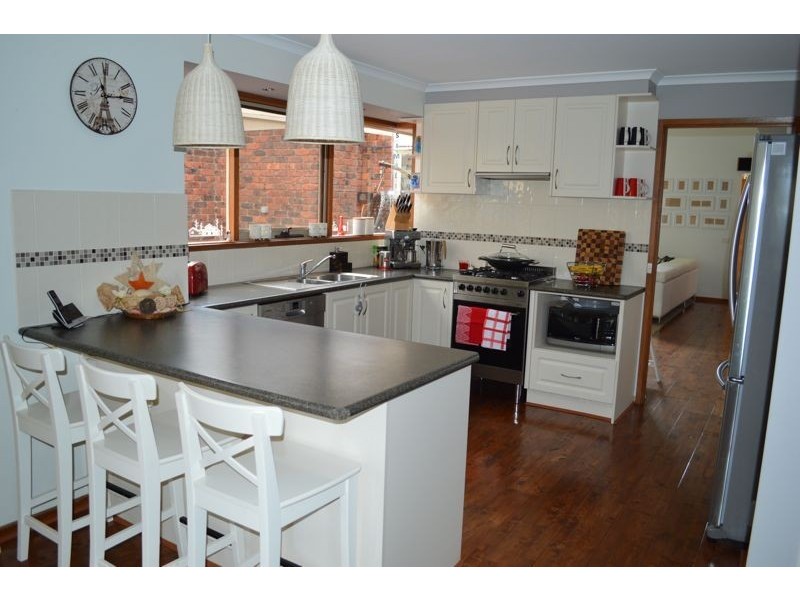 90 Courtenay Avenue, Cranbourne North VIC 3977